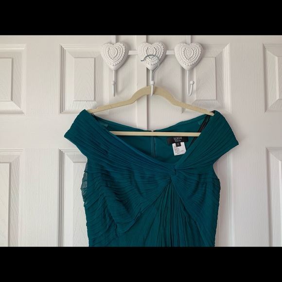 Emerald Off the shoulder Dress - Picture 3 of 6